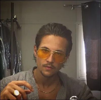 Qui est ce rappeur français dont le premier album est 'Feu' ? ?