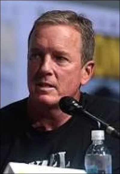 Quel est l'acteur qui joue le rôle du Sherif Stilinski ?