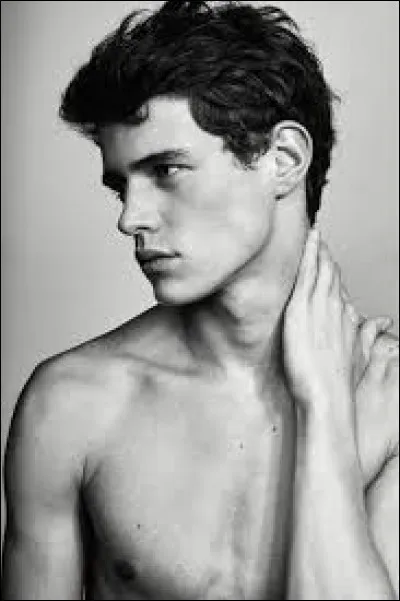 Il prend la ... pour un photographe.