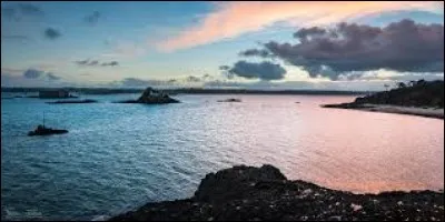 Laquelle de ces villes n'est pas située en "Bretagne" ?