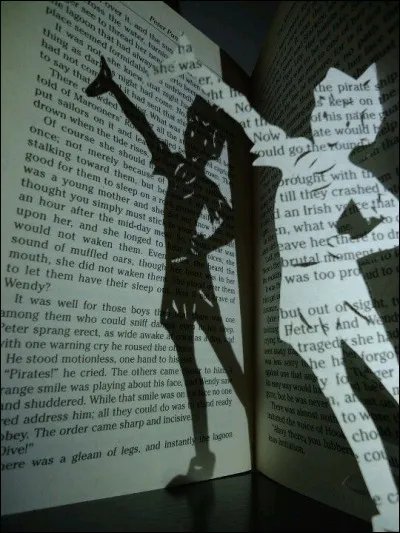 À qui doit-on la série des livres "fantômette" ?