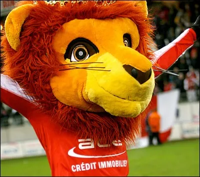 L'équipe, rouge et blanche, vient d'une ville avant tout connue comme la ville des sacres des rois de France. Voici comment la direction a pensé : un animal, les rois de France, donc le roi des animaux et pour le nom, pourquoi pas, celui d'un Empereur romain. Vous pouvez le nommer ?