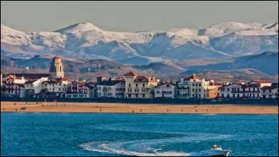 C'est dans cette jolie ville que le Roi Soleil épousa l'infante d'Espagne, Marie-Thérèse.