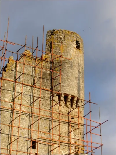 La construction des échauguettes du château sur le sud-ouest est estimée au :