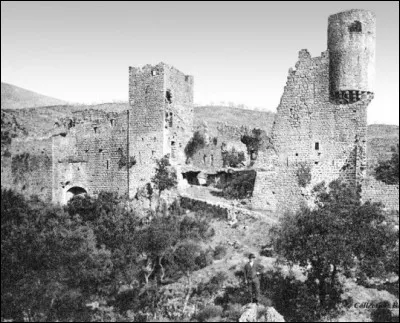 Le nom du château au Moyen Âge était :