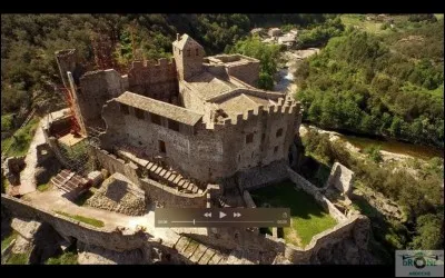 Le logis du portier est situ&eacute;...