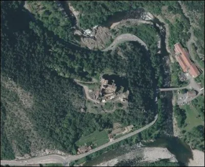 Le chemin sud du ch&acirc;teau vers Meyras passait au-dessus...