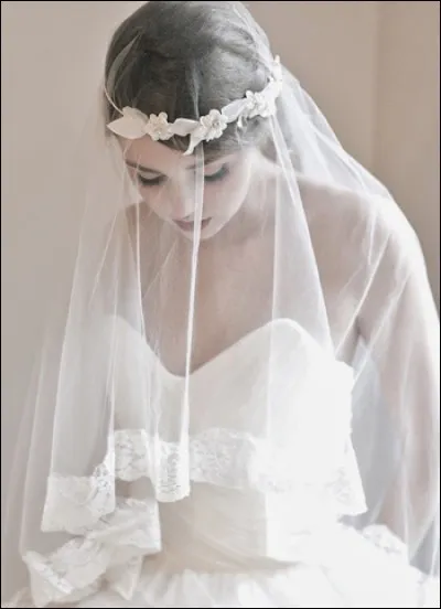 Le port du voile pour la mariée était déjà présent dans l'Antiquité grecque et romaine.