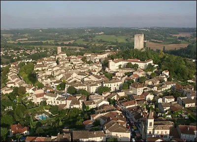 Dans quel village Nino Ferrer a-t-il vécu jusqu'à sa mort ?