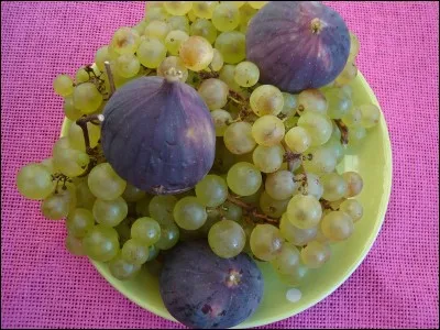 Que signifie l'expression ''mi-figue mi-raisin'' ?