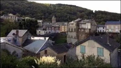Petit tour en Occitanie, &agrave; Lacaze. Commune de l'arrondissement de Castres, dans les Monts de Lacaune, elle se situe dans le d&eacute;partement ...