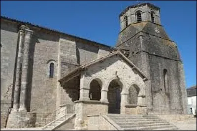 Nous sommes &agrave; pr&eacute;sent en Nouvelle-Aquitaine devant l'&eacute;glise Sainte-Eulalie de Secondigny. Village de l'arrondissement de Parthenay, il se situe dans le d&eacute;partement ...