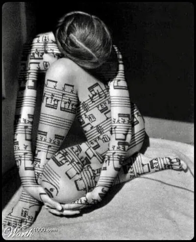 Qui chantait "Femme des années 80, moins colombine qu'Arlequin" ?