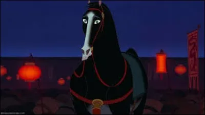 Mulan - Khan, ce majestueux cheval noir adore Mushu, le petit dragon.