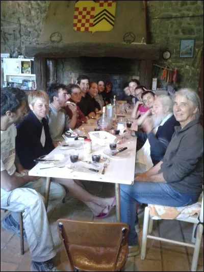 Il y a deux cheminées dans l'actuel réfectoire.