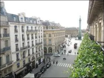 Qui chante "Rue de la paix" en 2001 ?