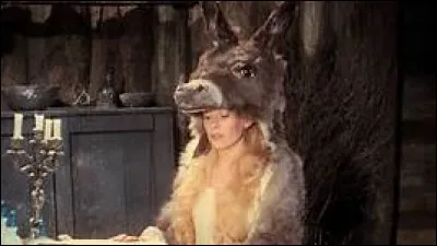 Combien de robes ont été exigées par Peau d'Âne si son père voulait l'épouser ?