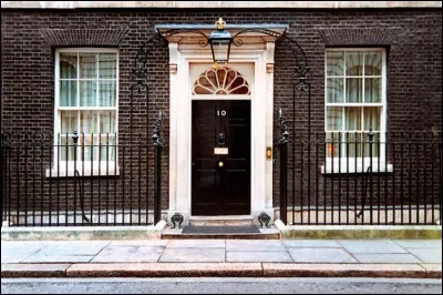 Qui habite au 10 Downing Street ?