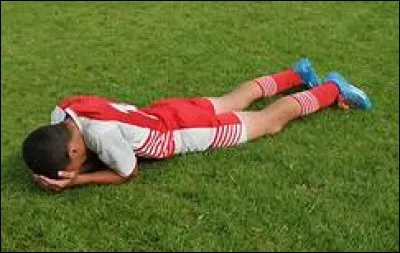 Couleur préférée de nombreuses personnes, je fais très mal quand je suis sur votre corps...