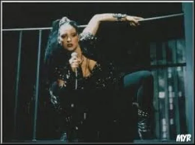 Qui chante "Travesti" ?