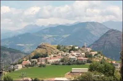 Prenons un peu de hauteur, avec la visite de Turriers. Village Bas-Alpin, b&acirc;ti &agrave; 1040 m&egrave;tres d'altitude, il se situe en r&eacute;gion ...