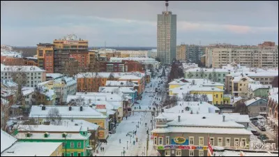 Cette ville portuaire du grand nord russe sur la mer blanche, l'une des plus grandes villes du monde arctique avec ses 350 000 habitants, c'est :