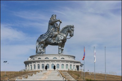Dans quel pays peut être observée la plus grande statue d'un personnage monté, celle de Ghengis Kahn ?