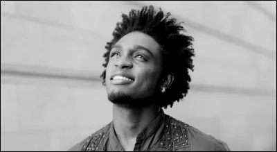 Quel est le nom de ce chanteur ?