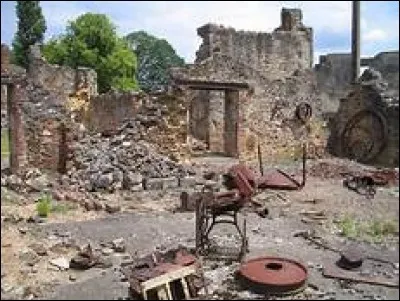 Lequel de ces procès s'ouvre en 1953 ?