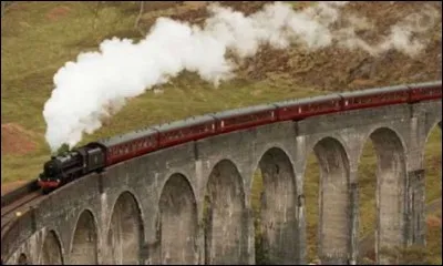Comment s'appelle le train qui mène à Poudlard ?