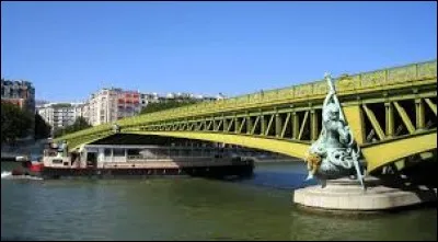 Qui est l'auteur du po&egrave;me "Le Pont Mirabeau" ?