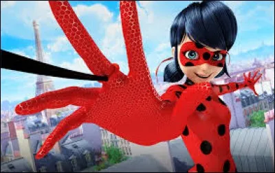 Quel est le nom de la super-héroïne coccinelle de la série animée "Miraculous, les aventures de Ladybug et Chat-Noir" ?