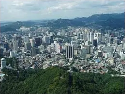 Retrouvez le nom de cette ville !