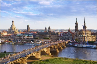 Cette ville allemande sur l'Elbe, capitale de la Saxe, c'est :
