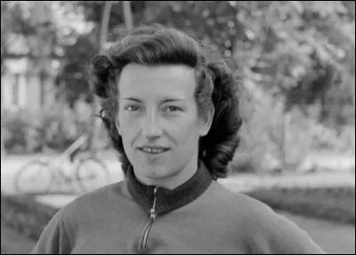 A peine plus jeune, la Hongroise Ágnes Keleti, née le 9 janvier 1921, a été médaillée aux jeux d'Helsinki et de Melbourne. Dans quel sport ?