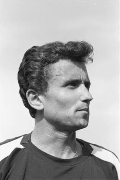 Michel Jazy a 82 ans. Il a marqué l'athlétisme français des années 1960 : sur quelle distance a-t-il obtenu la médaille d'agent aux JO en 1960 puis le titre européen en 1962 ?