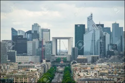 Achev&eacute;e 1 an plus t&ocirc;t, en quelle ann&eacute;e a ouvert l'arche de la D&eacute;fense?