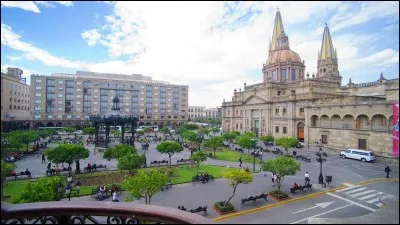 Cette grande ville mexicaine au centre d'une agglomération de plus de 4 millions d'habitants, c'est :