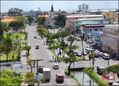 Cette ville sud-américaine, capitale du Guyana, c'est :