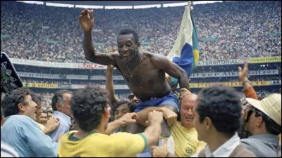 En quelle année, Pelé a-t-il joué sa première Coupe du monde ?