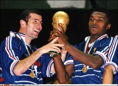Qui a inscrit le 3e but de l'équipe de France en 1998 ?