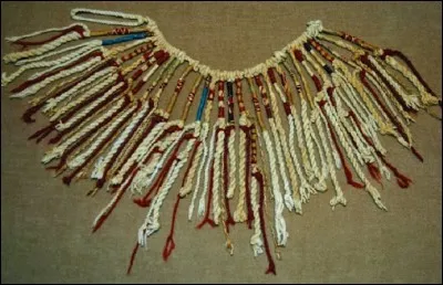 Quelle civilisation utilisait le 'quipu' (en image) dont les nuds et combinaisons remplaçaient l'écriture ?