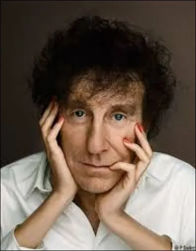 Quels prénoms Alain Souchon donne-t-il aux personnages représentant les trois grandes religions monothéistes dans sa chanson ''Et si en plus y a personne'' ?