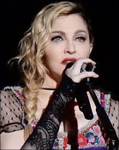 ''Like a Prayer'' est un titre de Madonna. Elle a l'air très croyante. Quel prénom a-t-elle donné à sa fille aînée ?