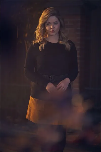 Par qui est-elle interprétée dans les deux séries (PLL et Perfectionists) ?