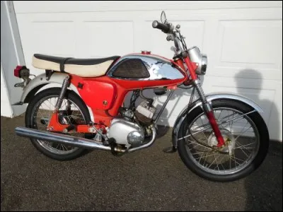 Cette moto est une 125 Gilera.