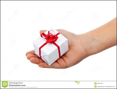 C'est la Saint-Valentin. Votre petit ami vous offre un cadeau mais vous ne l'aimez pas. Que faites-vous ?