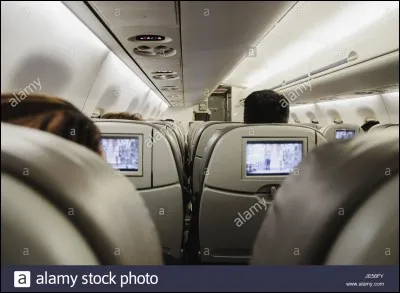 Tu passes ta nuit dans l'avion (oui, tu es en train de quitter la Chine) à regarder la deuxième ou la première saison de "La Casa de Papel", qu'est-ce qui te plaît le plus dans un film ?