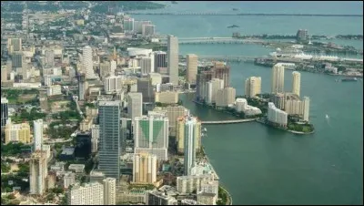 Cette grande ville du Venezuela de plus de 3 millions d'habitants, important centre pétrolier, c'est :