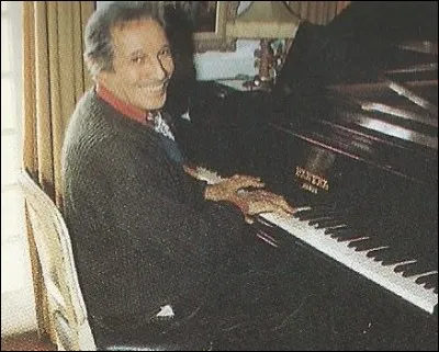 "Vous qui passez sans me voir", est un de ses succès, c'est...